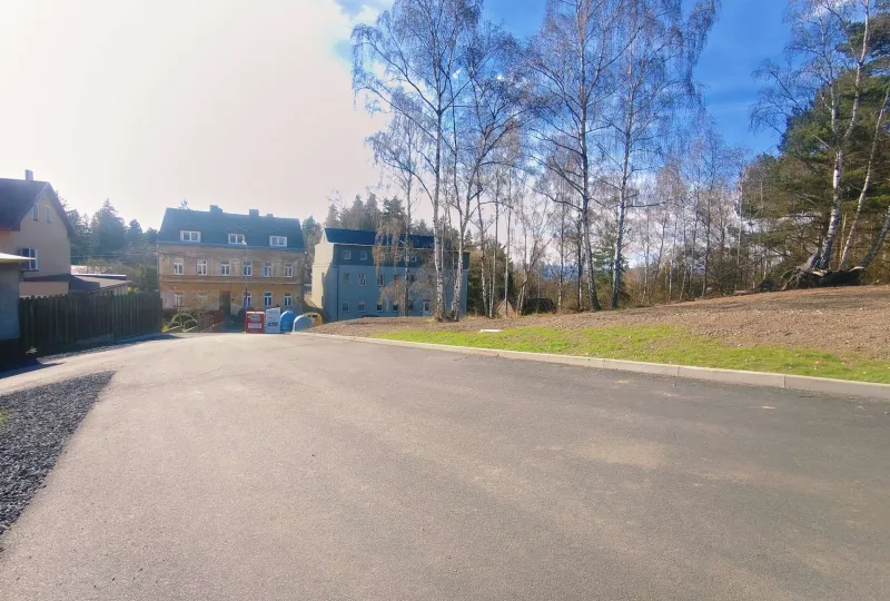 Cesta a parkoviště - Hvězdárna 