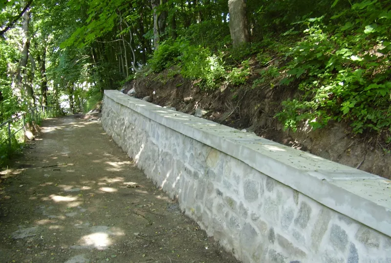 Rekonstrukce a dostavba opěrných zdí a svahů v k. ú. Karlovy Vary