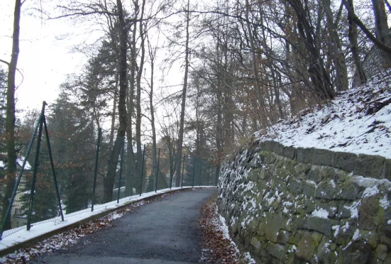 Rekonstrukce a dostavba opěrných zdí a svahů v k. ú. Karlovy Vary