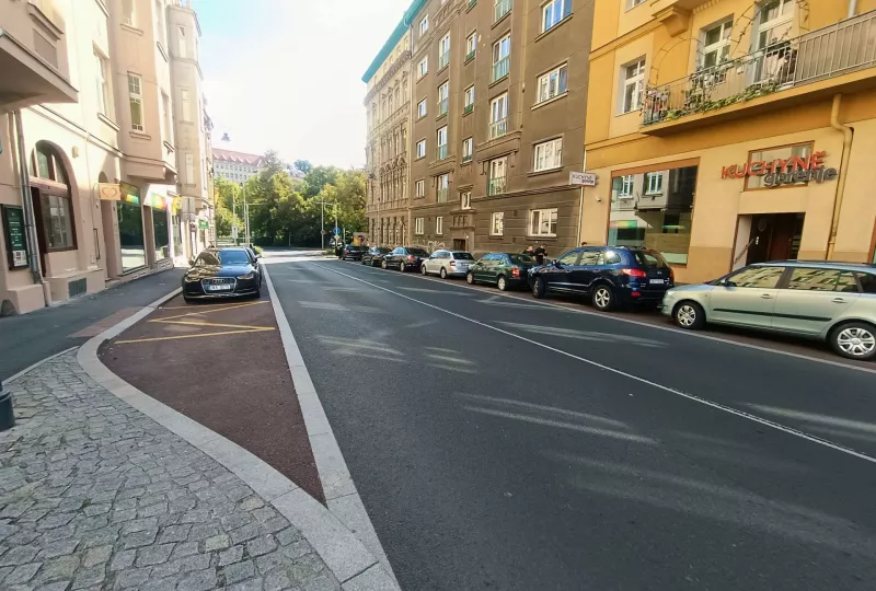 Karlovy Vary - Úpravy nástupních prostor a komunikací u Tržnice