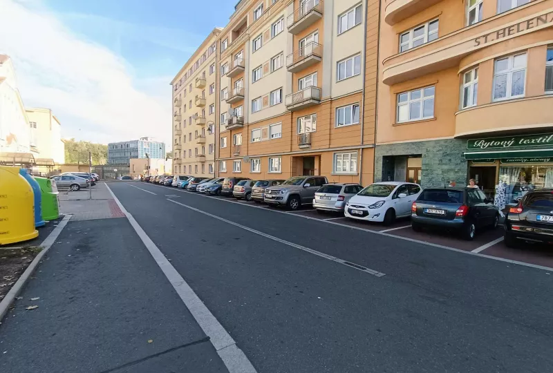 Karlovy Vary - Úpravy nástupních prostor a komunikací u Tržnice