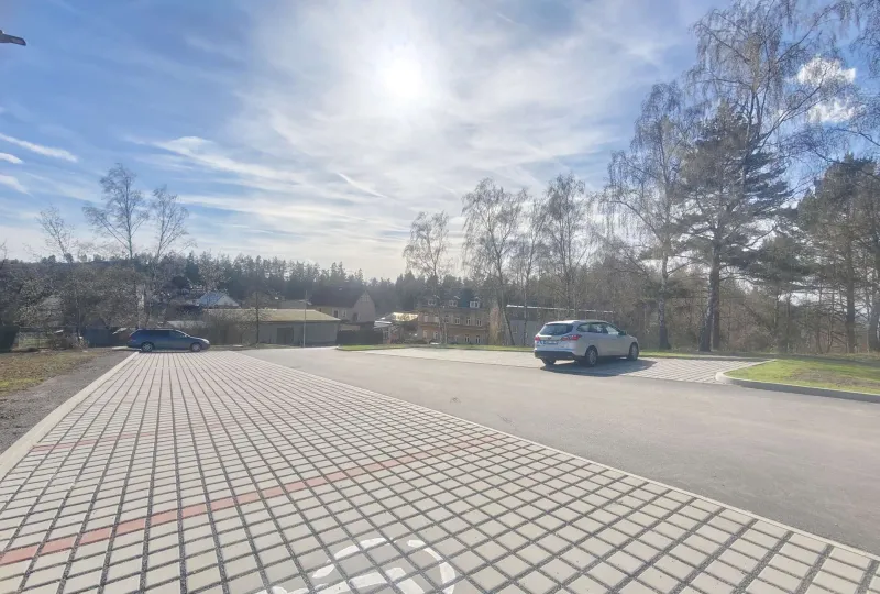 Cesta a parkoviště - Hvězdárna 