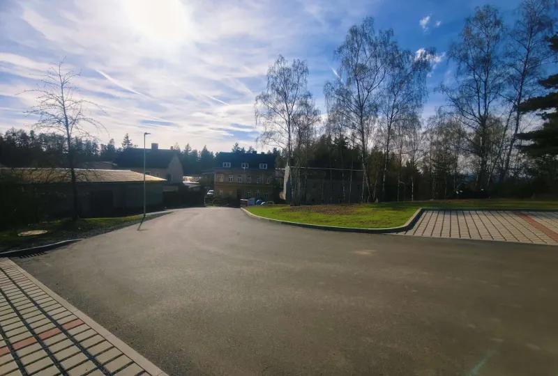 Cesta a parkoviště - Hvězdárna 