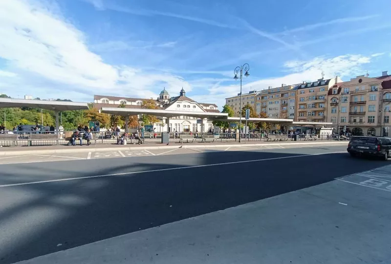 Karlovy Vary - Úpravy nástupních prostor a komunikací u Tržnice 